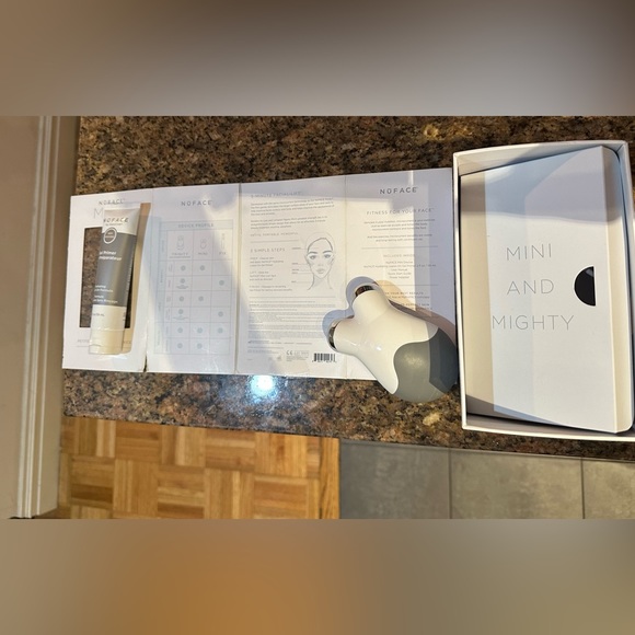 Mini Facial Toning Device - Picture 5 of 6